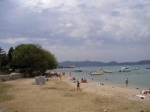 Charter-Kroatien-Sukosan: Sukosan bietet viele gepflegte Strände